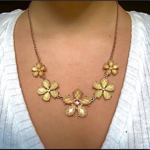 Women’s peach short necklace